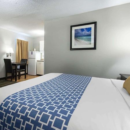 Suburban Extended Stay Hotel Naval Base Area Warrington Buitenkant foto