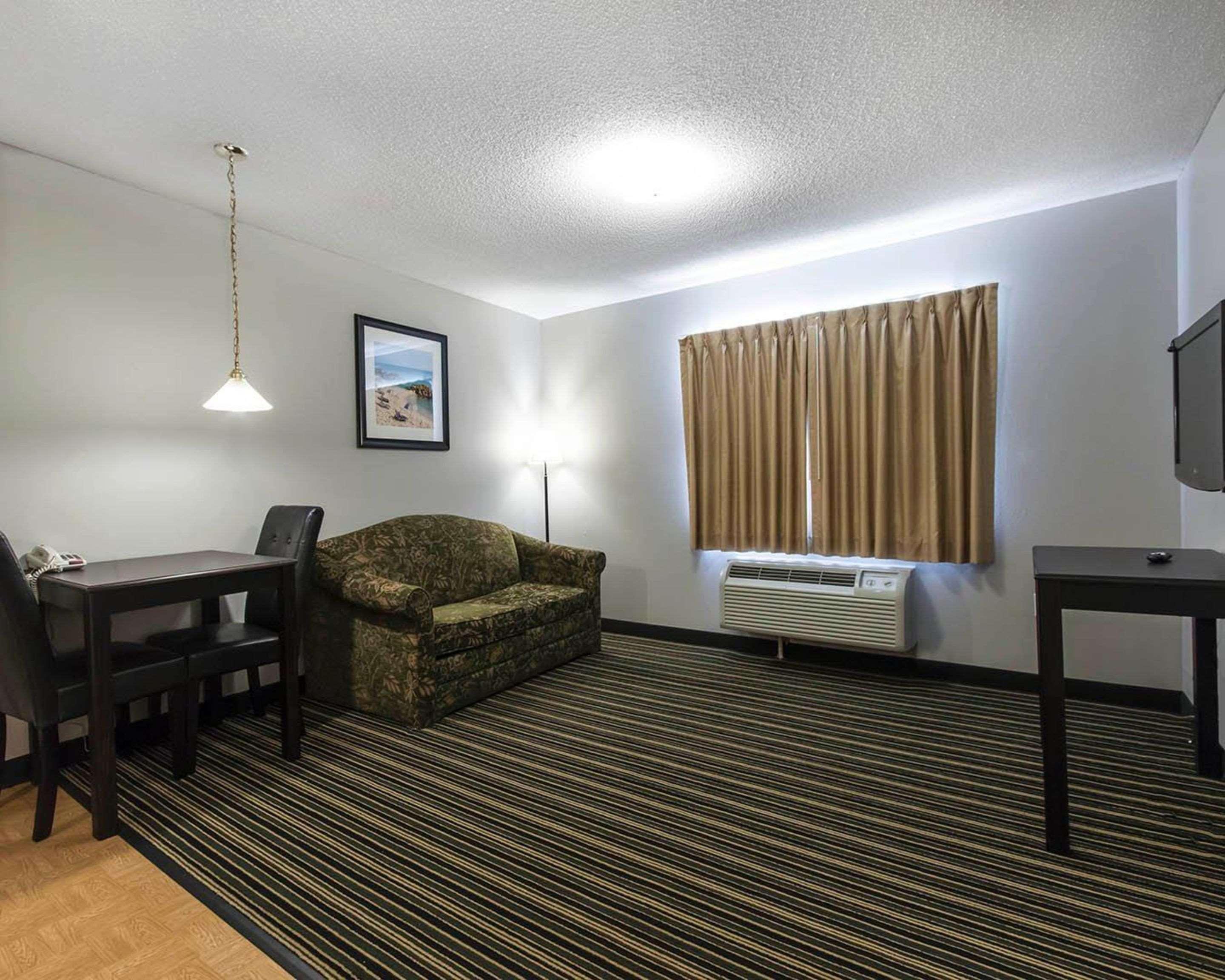Suburban Extended Stay Hotel Naval Base Area Warrington Buitenkant foto