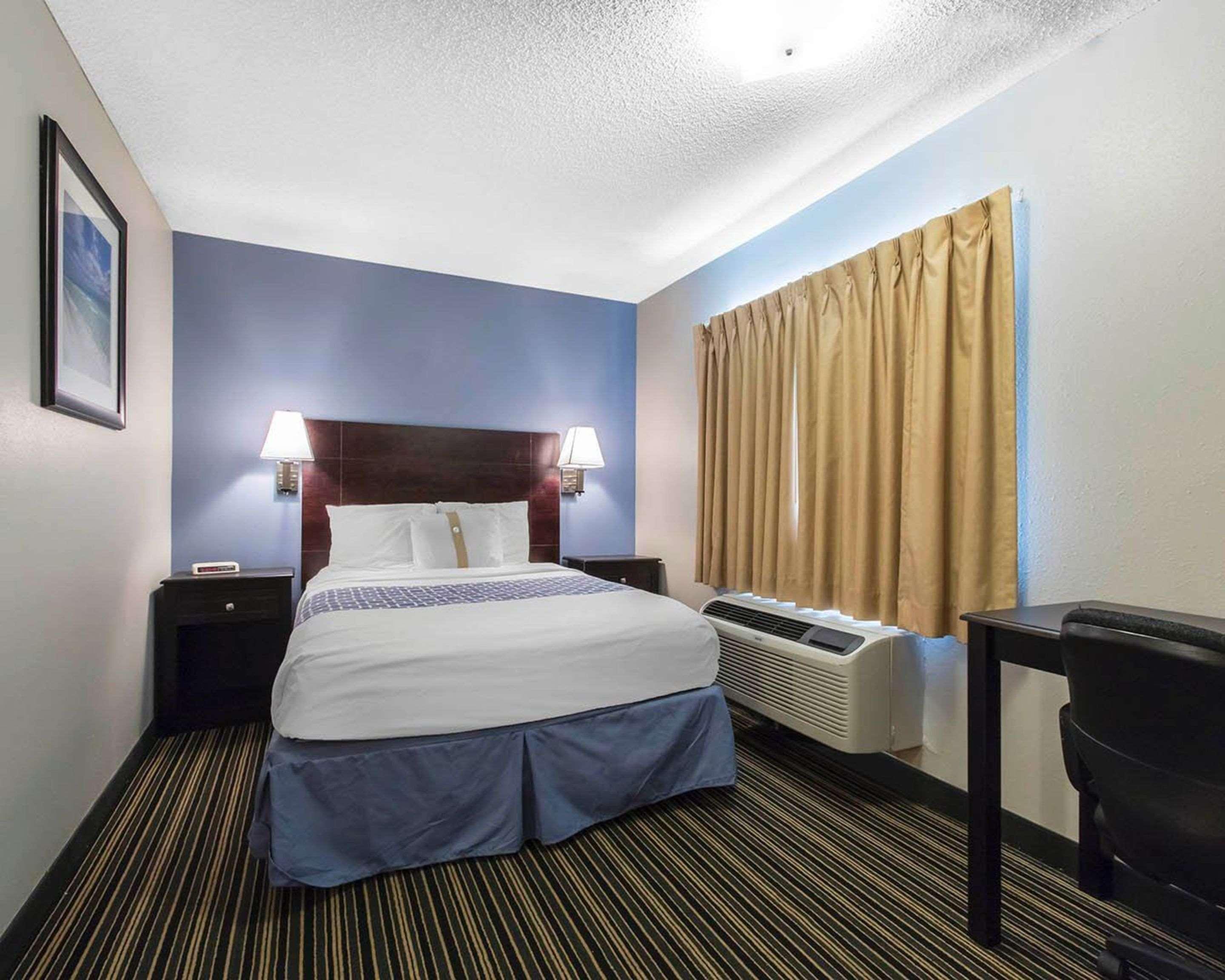 Suburban Extended Stay Hotel Naval Base Area Warrington Buitenkant foto