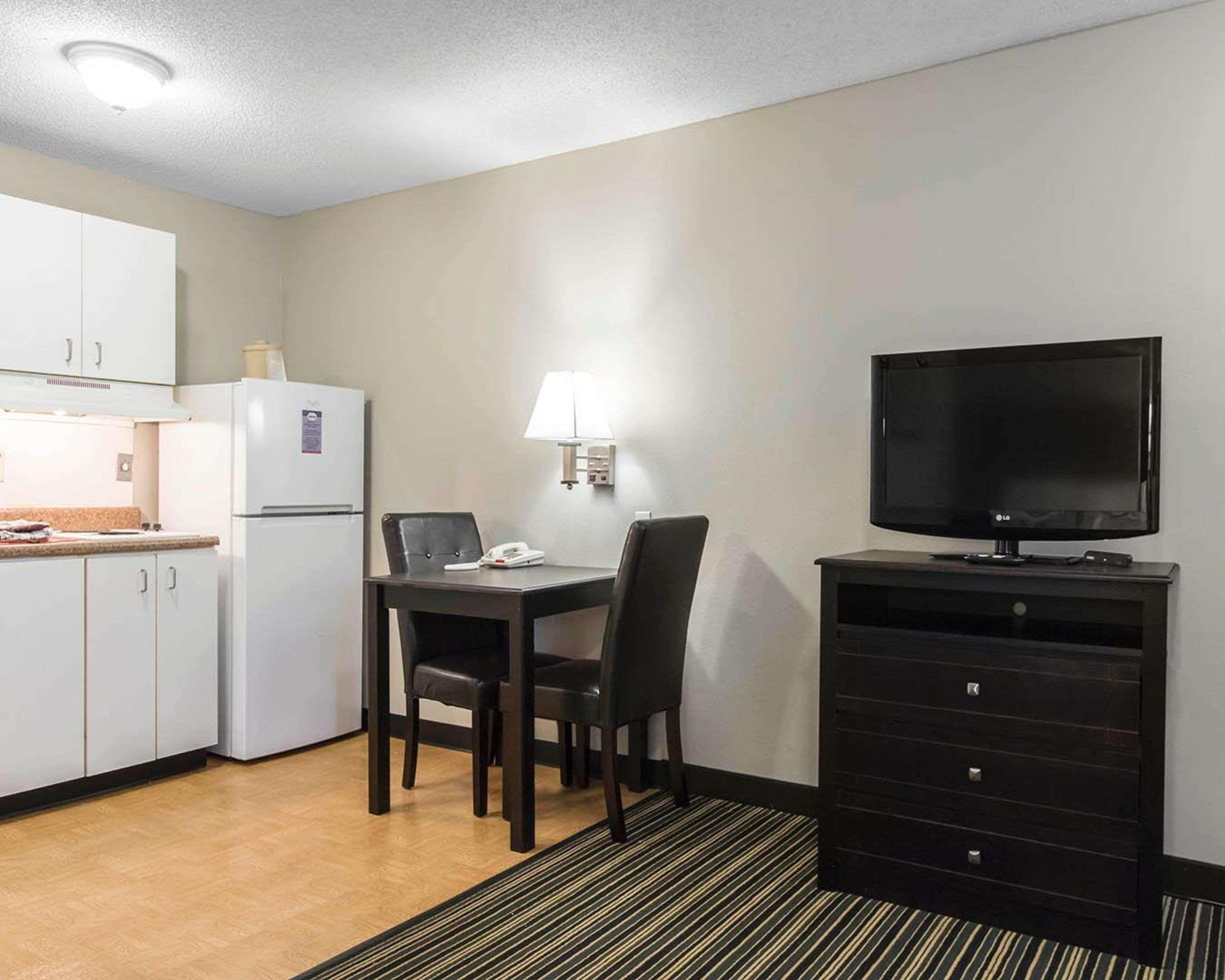 Suburban Extended Stay Hotel Naval Base Area Warrington Buitenkant foto