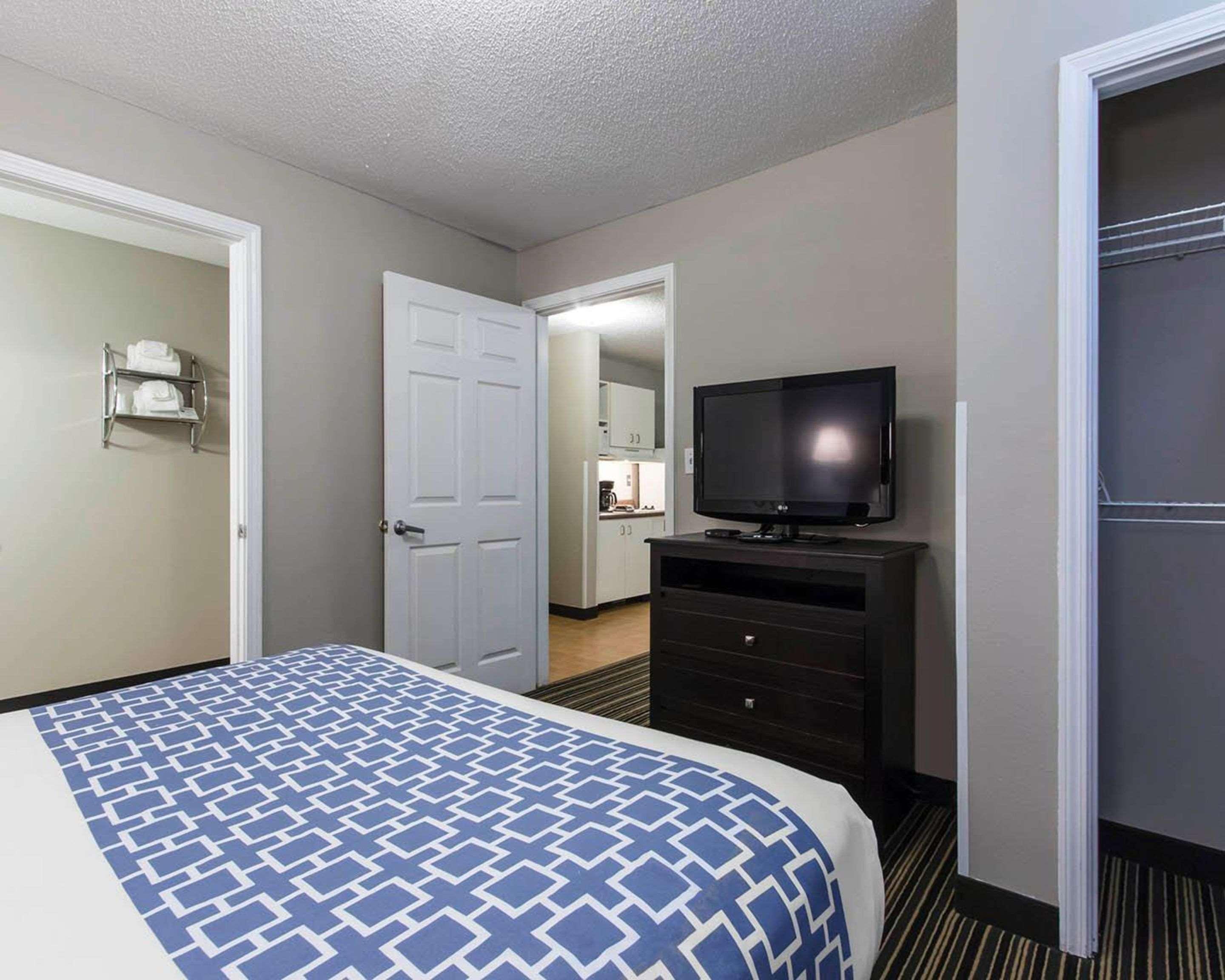 Suburban Extended Stay Hotel Naval Base Area Warrington Buitenkant foto