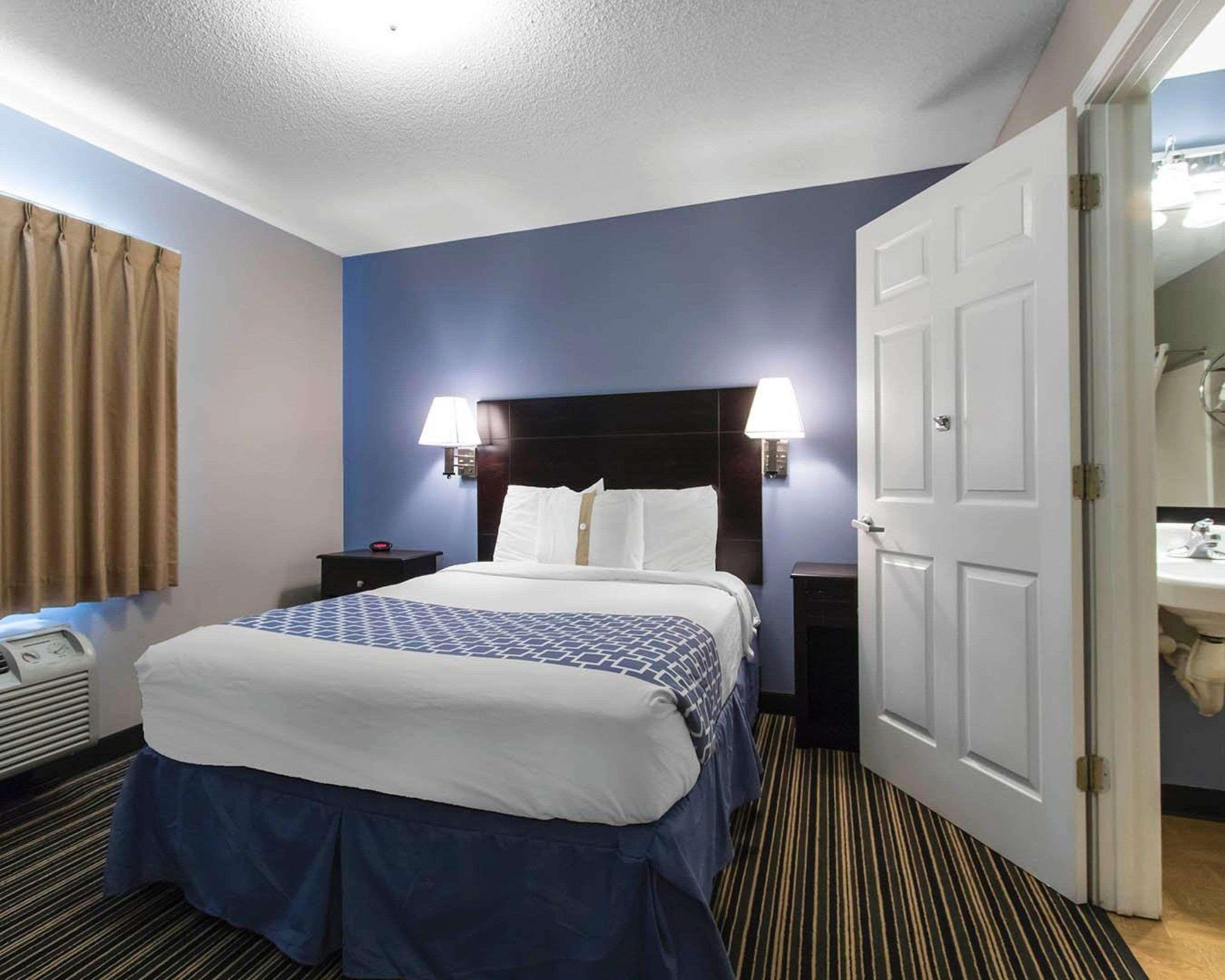 Suburban Extended Stay Hotel Naval Base Area Warrington Buitenkant foto