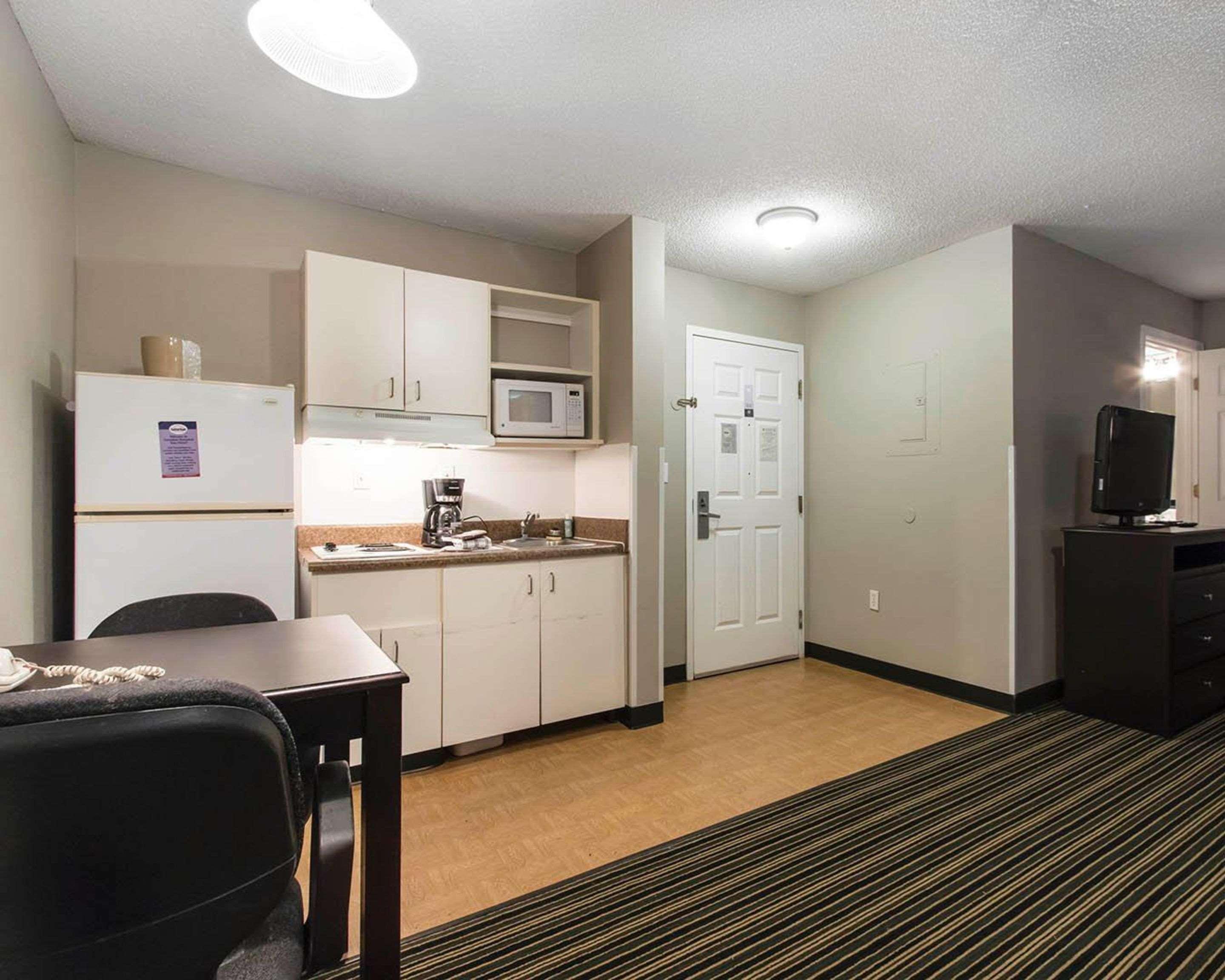 Suburban Extended Stay Hotel Naval Base Area Warrington Buitenkant foto